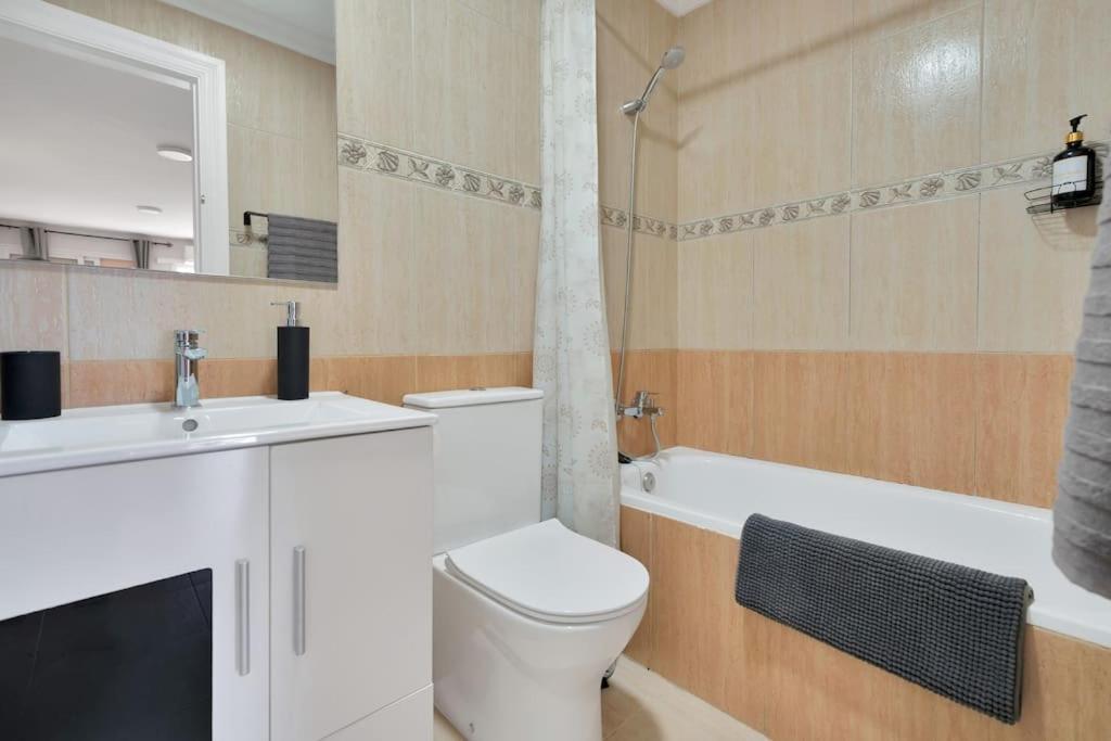 Estudio Con Wifi Piscina Y Parking En - Acuario 5 Apartment Benalmadena