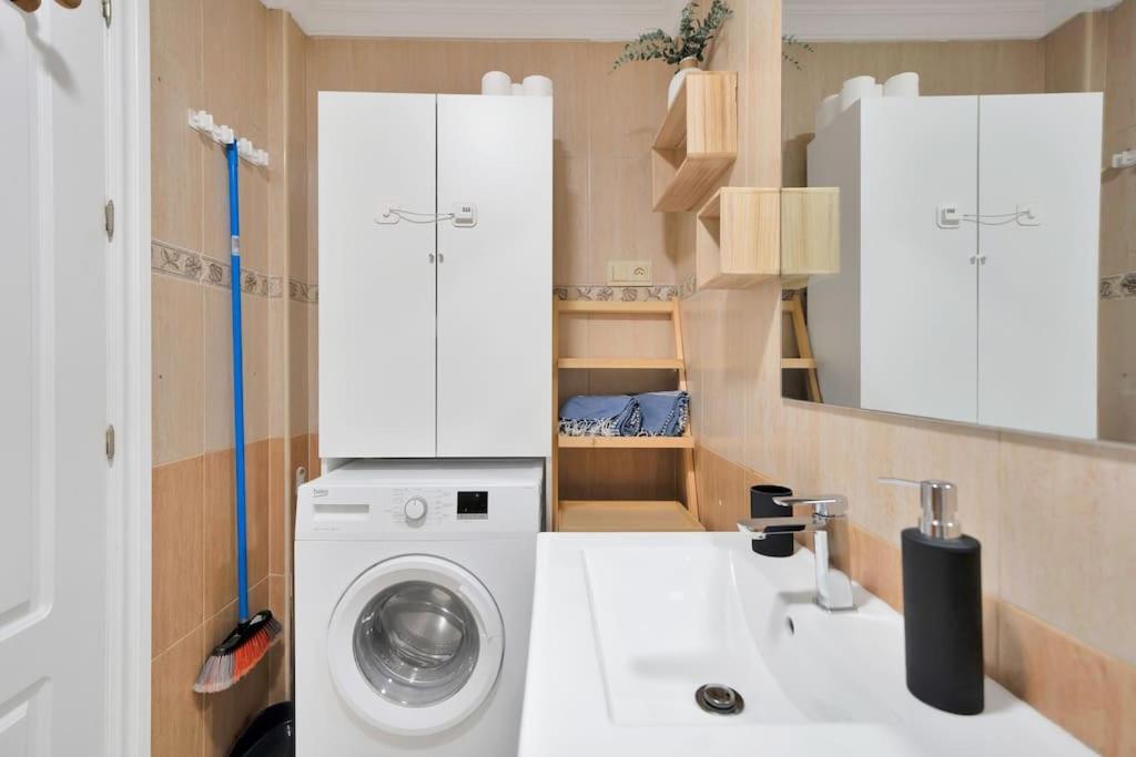Estudio Con Wifi Piscina Y Parking En - Acuario 5 Apartment Benalmadena
